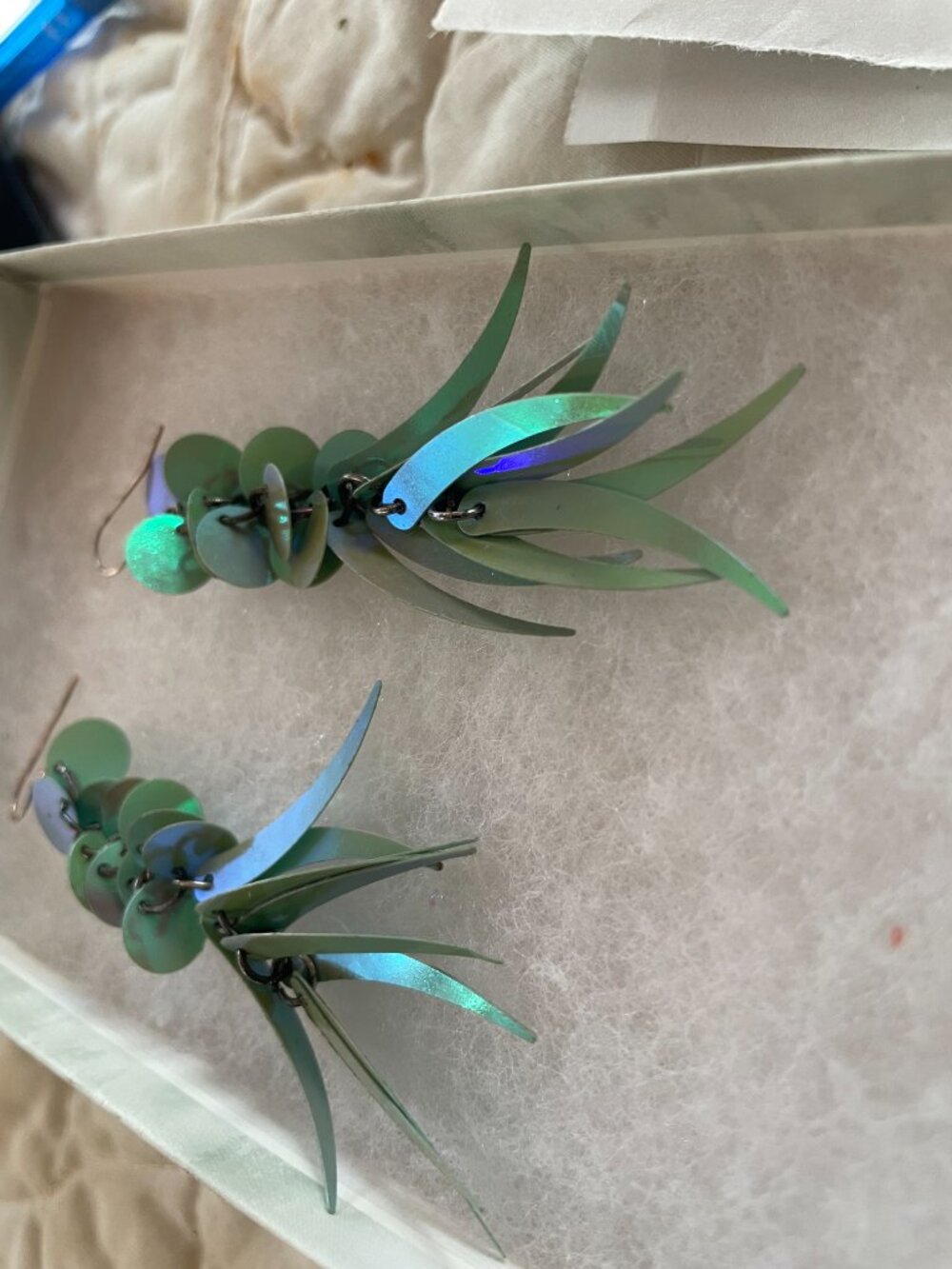 Irridescent earrings - Picture 3 of 3